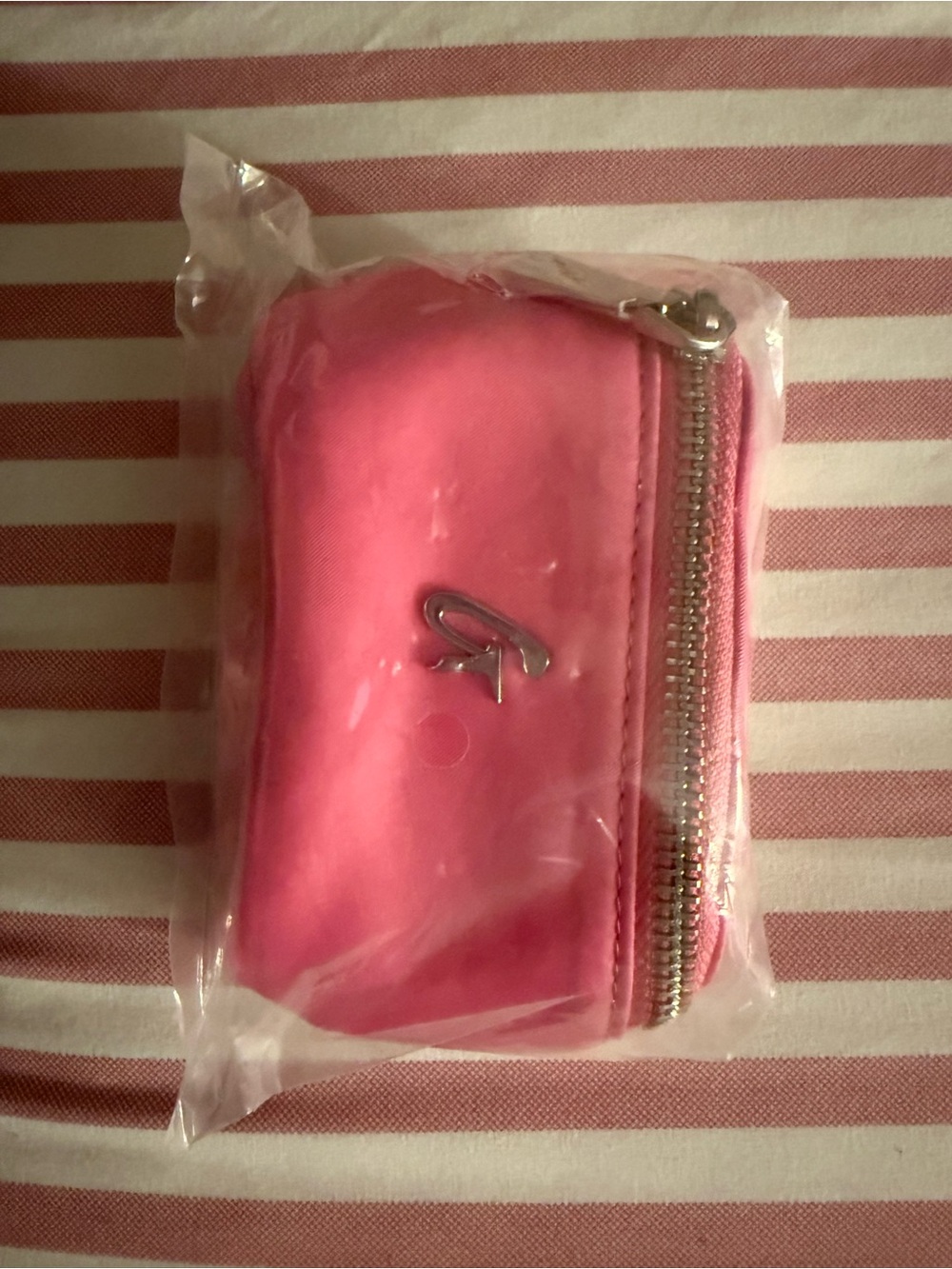 Glamaholic Pink wristlet